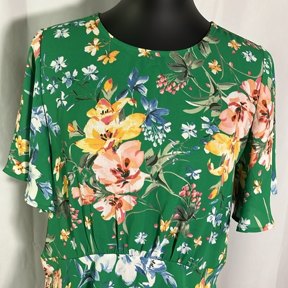 LOFT Green Floral Print Flutter Sleeve Peplum Hem Blouse - Picture 4 of 16
